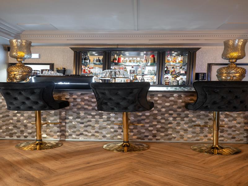 Hotel 83 - Bar