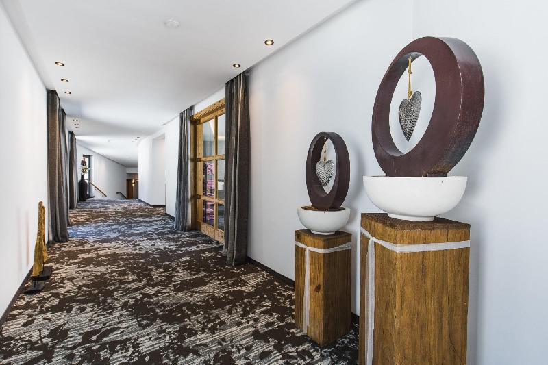 Hotel Vier Jahreszeiten - Lobi