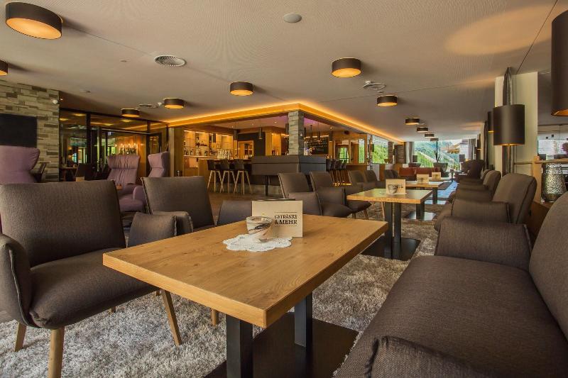 Hotel Vier Jahreszeiten - Lobi