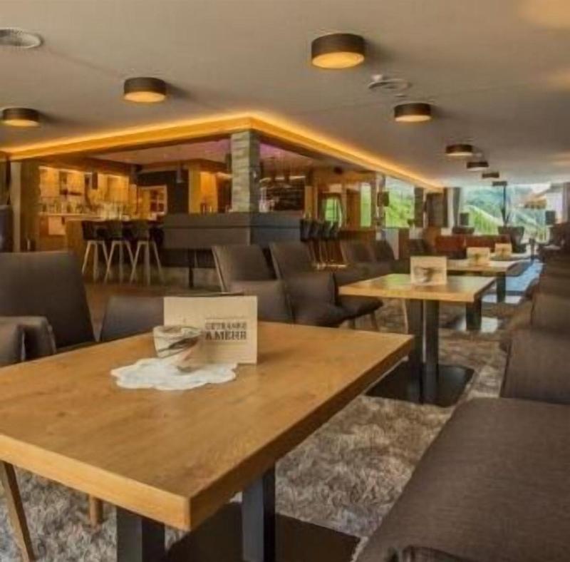 Hotel Vier Jahreszeiten - Genel