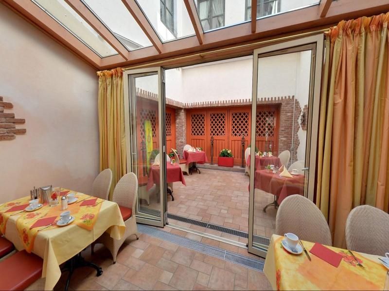 Romantikhotel Augsburger Hof - Teras