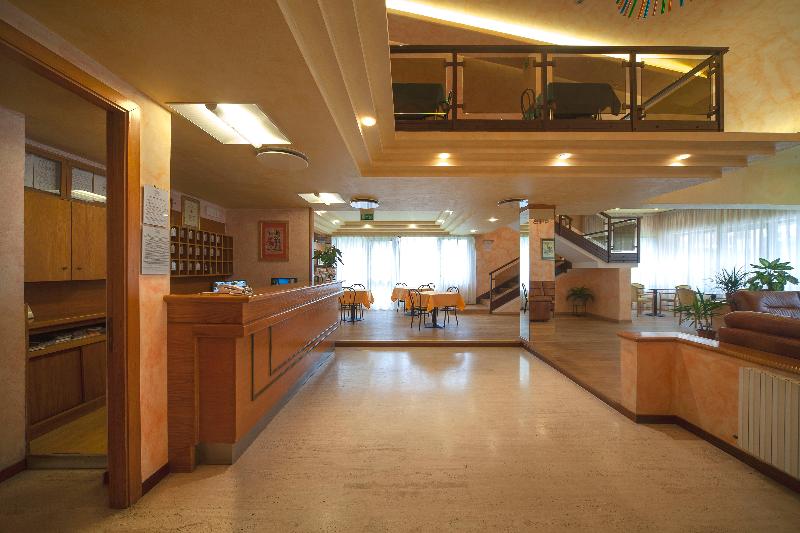 Hotel Pennile - Lobi