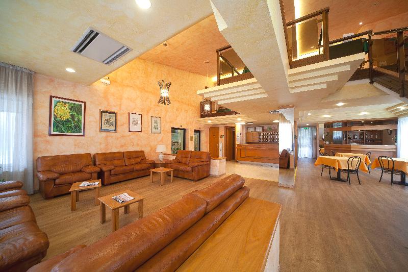 Hotel Pennile - Lobi