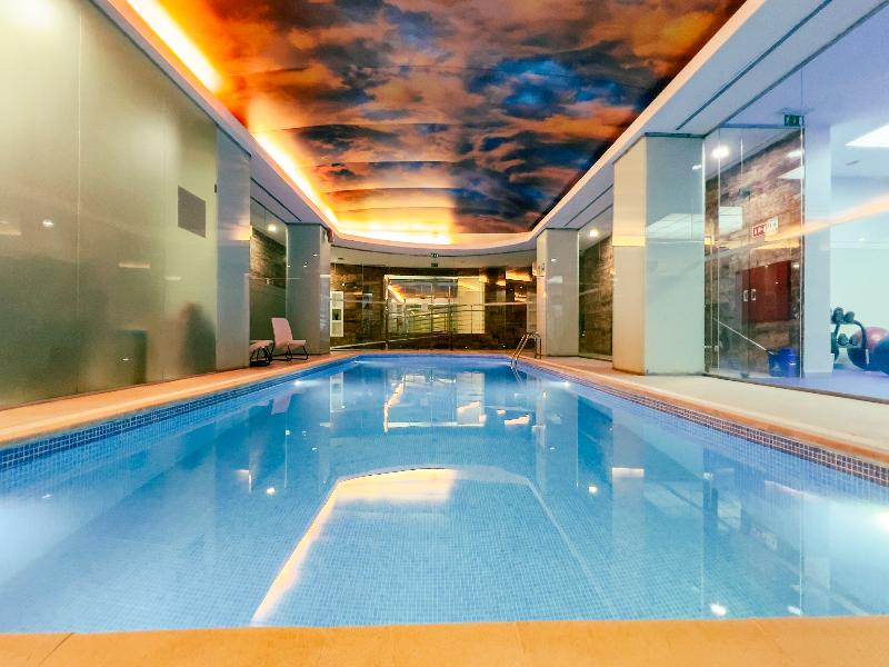 VIP Executive Entrecampos - Hotel & Conference - Havuz