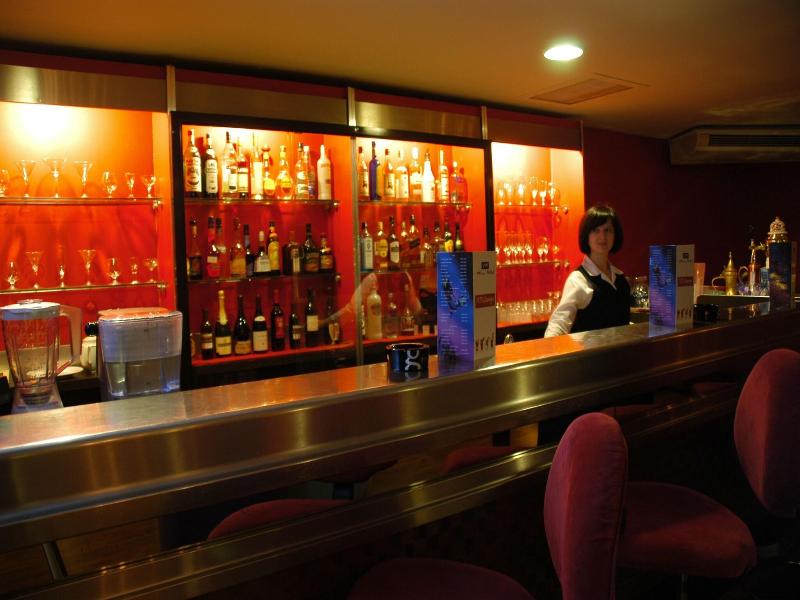 Mina - Bar