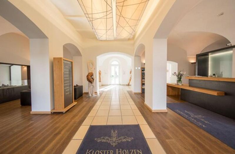 Kloster Holzen - Lobi