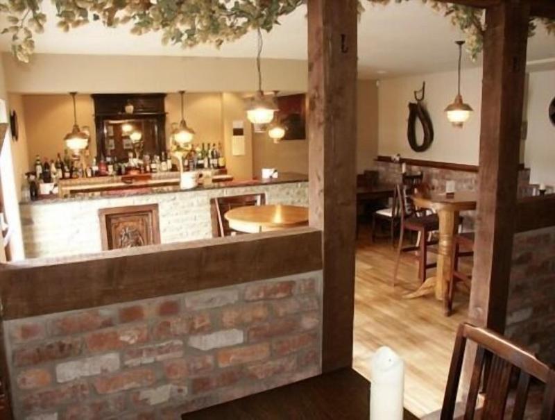 The Commercial Hotel - Bar