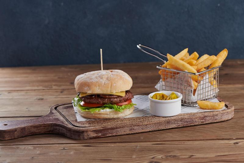 Premier Inn Abu Dhabi Capital Centre - Restoran