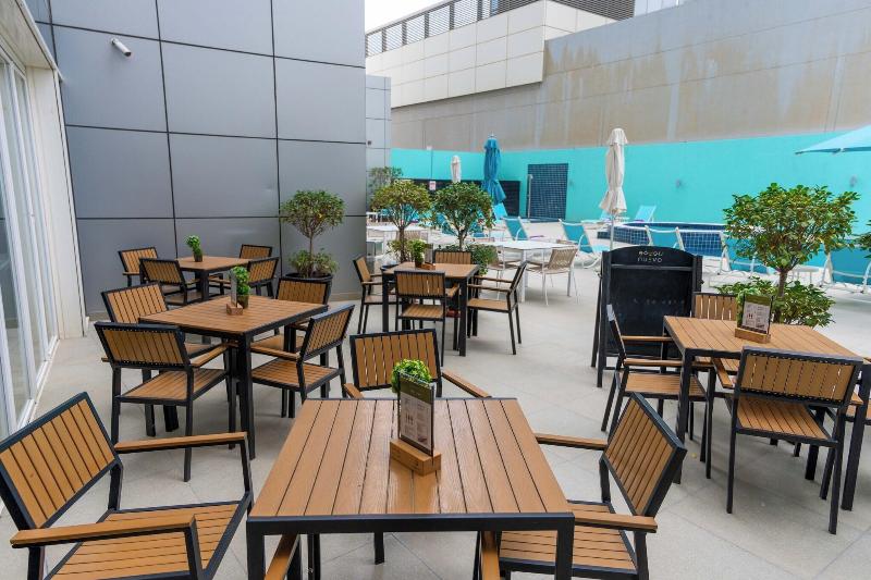 Premier Inn Abu Dhabi Capital Centre - Teras