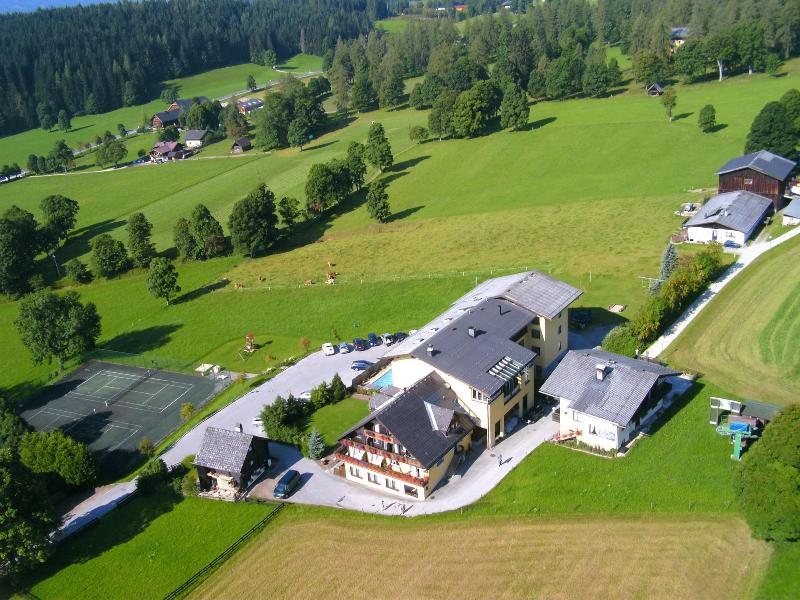 Knollhof - Genel