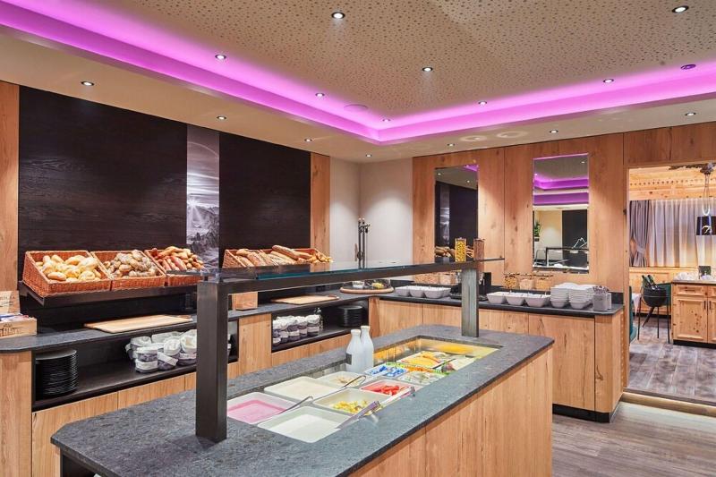 Neue Post - Restoran