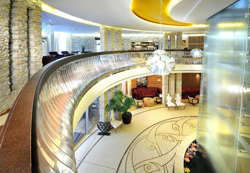The Alpine Palace - Genel