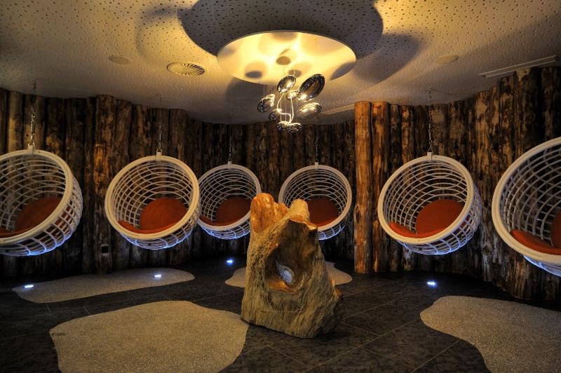 The Alpine Palace - Genel