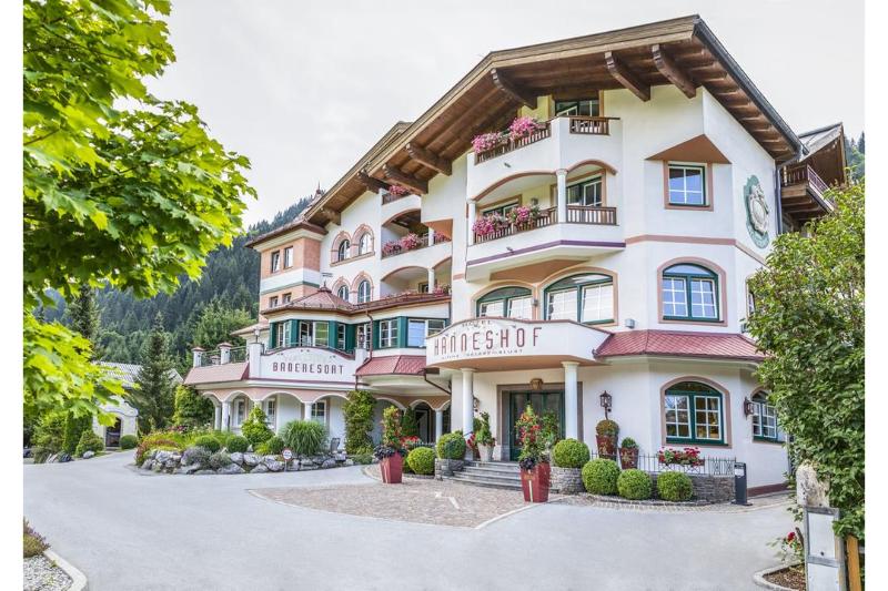 Familien- und Wellnesshotel Hanneshof - Genel