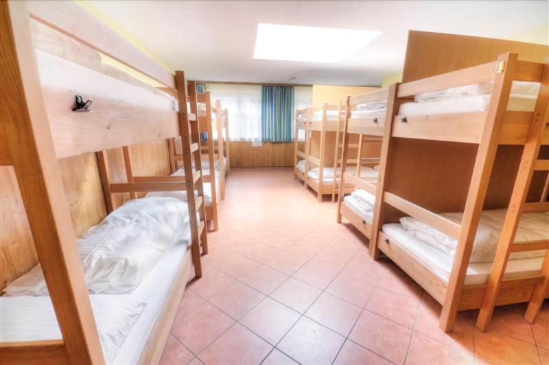 Euro Youth Hotel & Krone - Oda