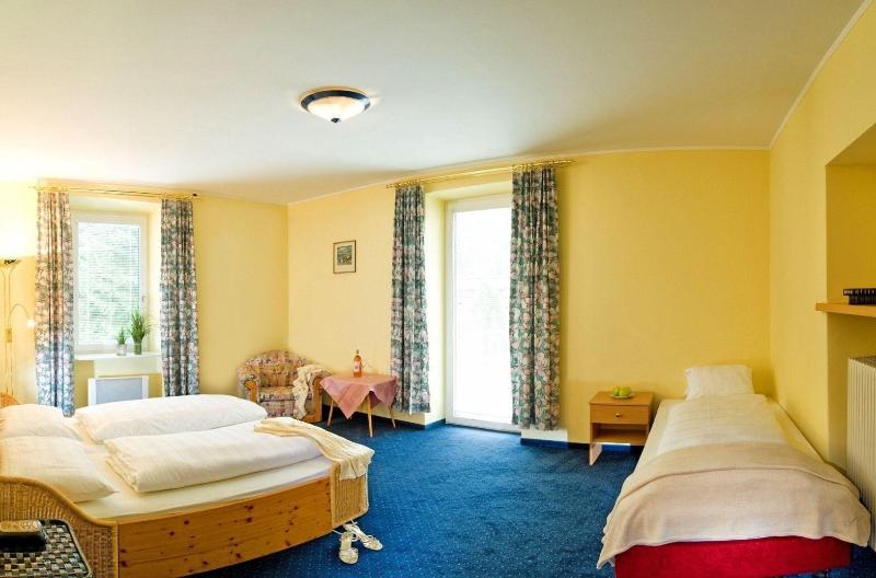 Euro Youth Hotel & Krone - Oda