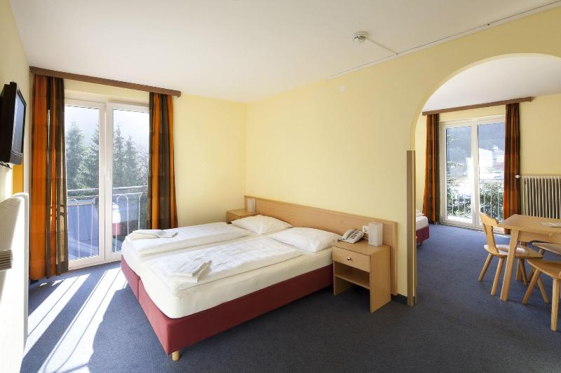 Euro Youth Hotel & Krone - Oda