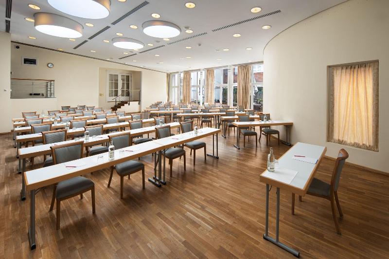 Baseler Hof - Toplantı