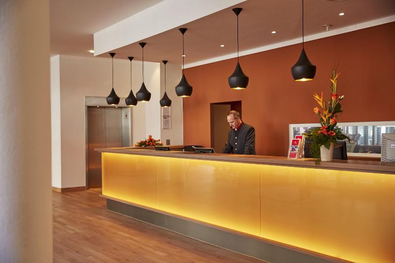 H4 Hotel Hamburg Bergedorf - Lobi