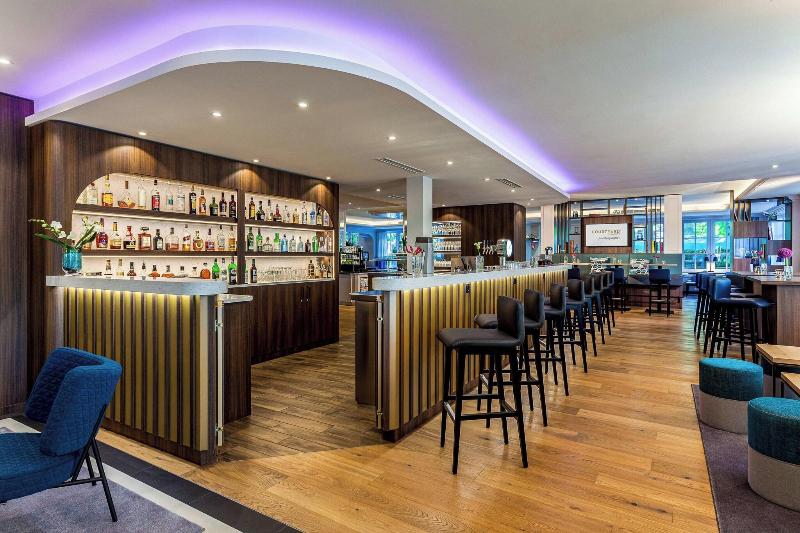 Courtyard Hamburg Airport Hotel - Lobi