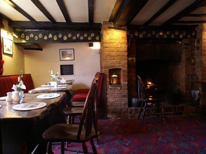The Saracens Head - Inn - Bar