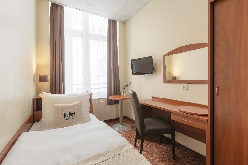 NOVUM Hotel Hamburg - Oda