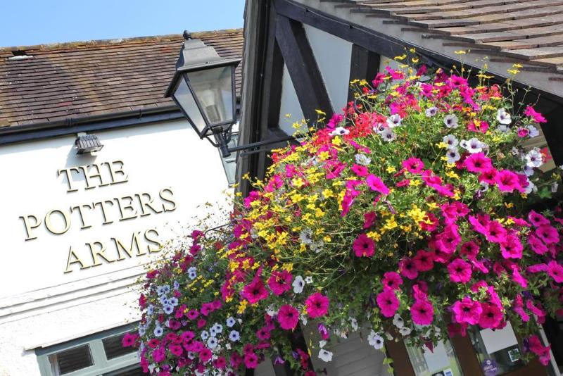 The Potters Arms - Genel