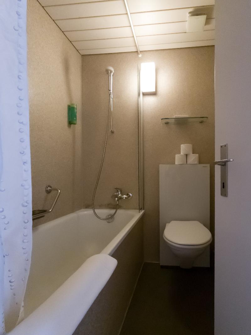 Hotel Roessli - Oda
