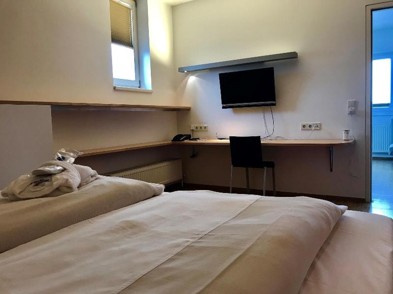 Hall Parkhotel - Oda