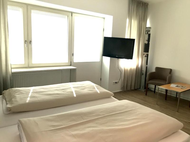 Hall Parkhotel - Oda