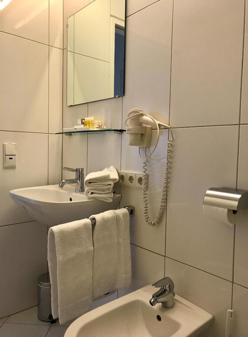 Hall Parkhotel - Oda