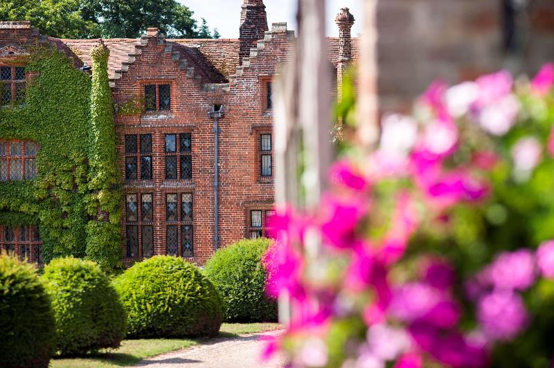Seckford Hall Hotel & Restaurant - Genel