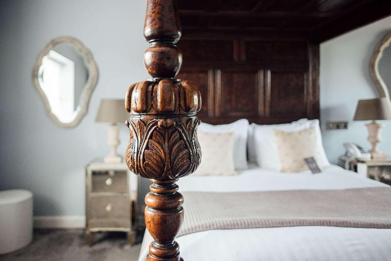 Seckford Hall Hotel & Restaurant - Oda