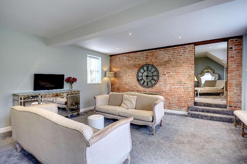 Seckford Hall Hotel & Restaurant - Oda