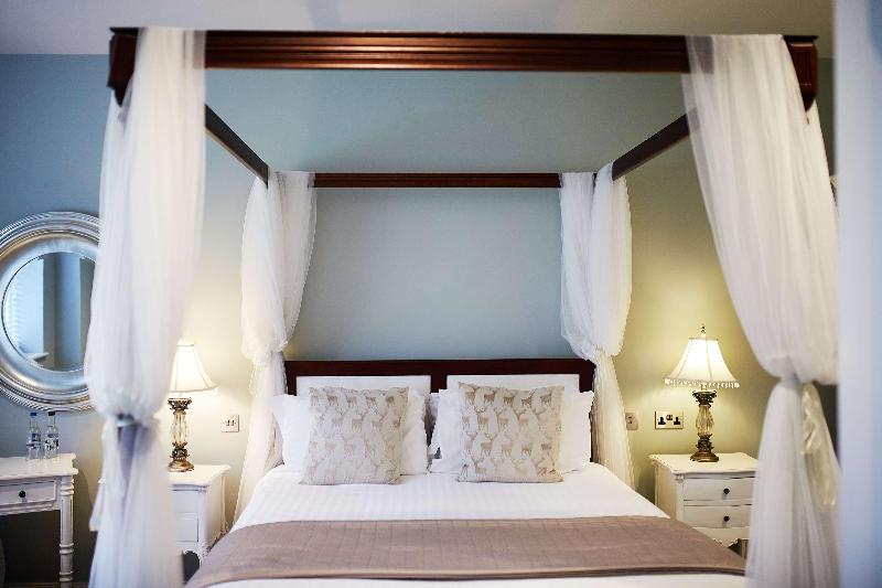 Seckford Hall Hotel & Restaurant - Oda