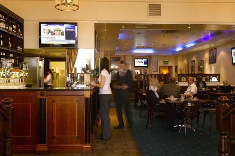 Sefton - Bar