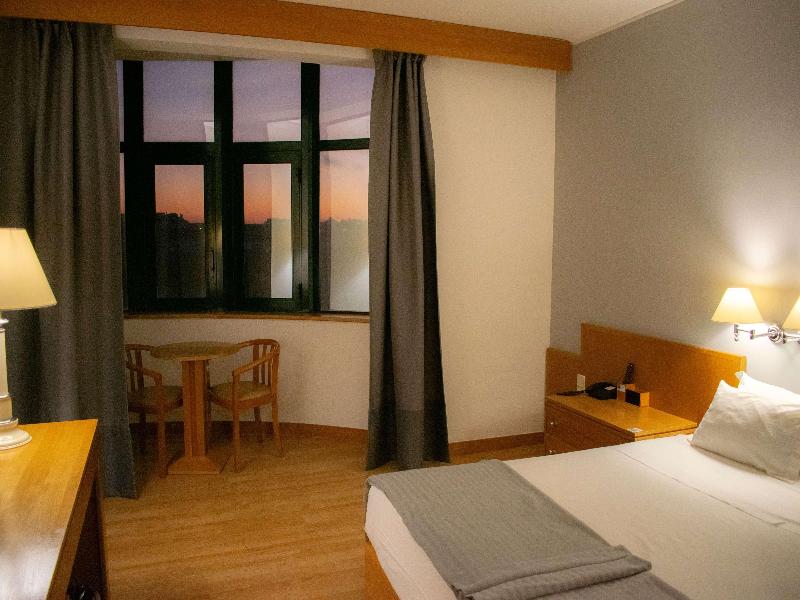 TRYP Montijo Parque Hotel - Oda