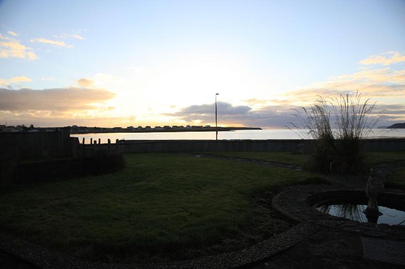Sandwick Bay - Genel