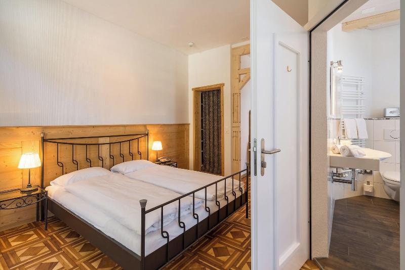 Carlton-Europe Vintage Adults Hotel - Oda