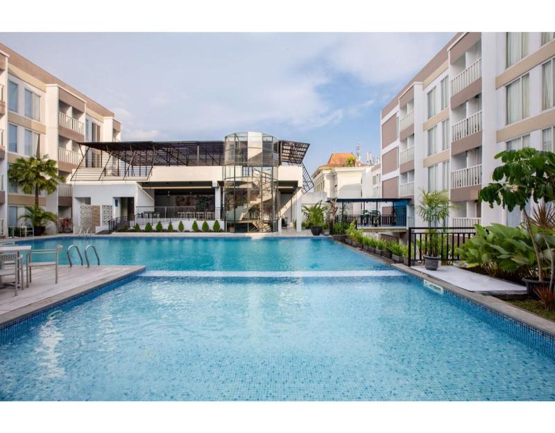 Sahid Raya Hotel and Convention Yogyakarta - Havuz