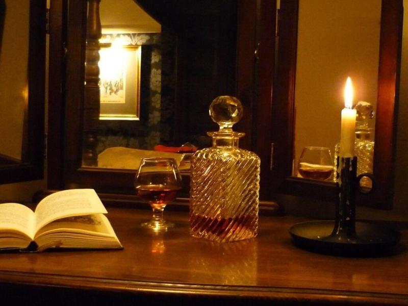 The Leather Bottle - Lobi