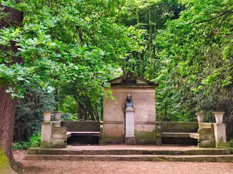Romantik Am Brühl - Genel