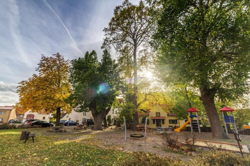 A. L. Fünf Linden - Genel