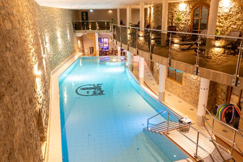 Hotel & Spa Wasserschloss Westerburg - Havuz