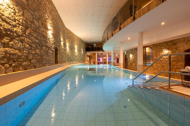 Hotel & Spa Wasserschloss Westerburg - Havuz