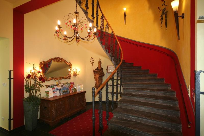 Hotel Unter den Linden Krems - Lobi