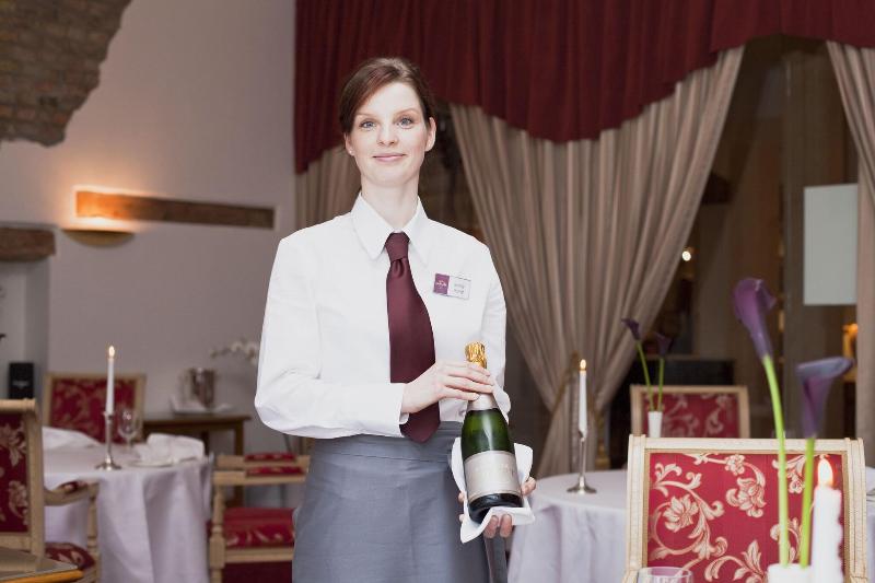 Landhaus Zu Den Rothen Forellen Hotel - Restoran
