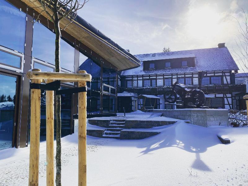 Asten Village - Genel