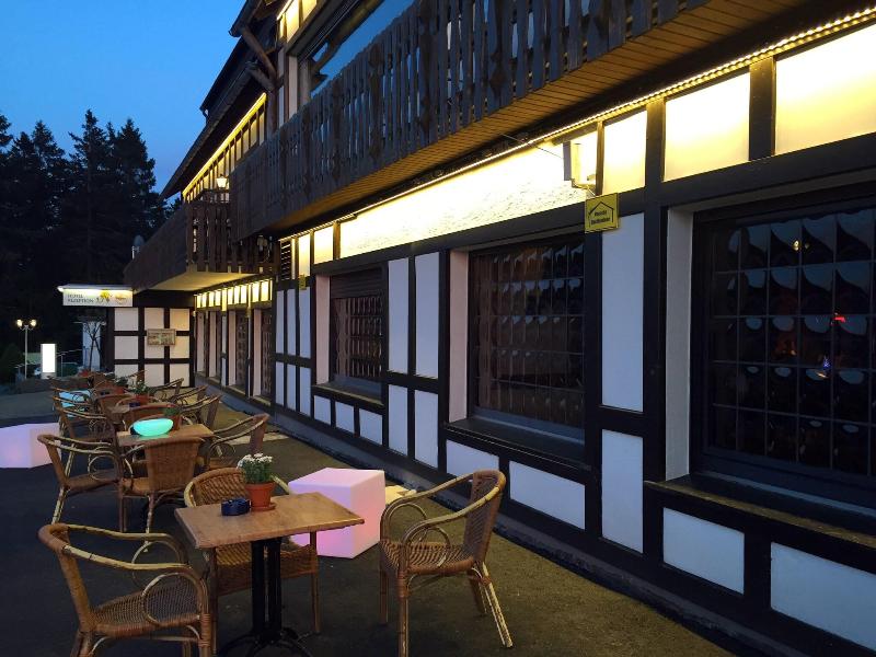 Asten Village - Genel