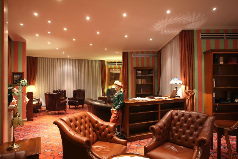 Cliff-Hotel Rügen - Genel